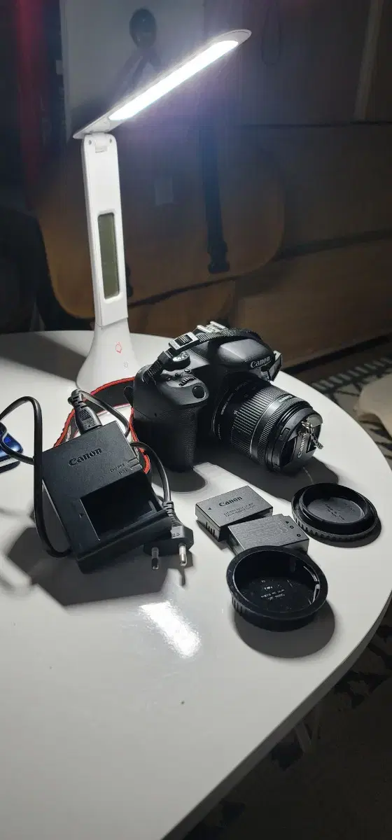 캐논 eos 800d 렌즈,가방,배터리3개,충전기 포함